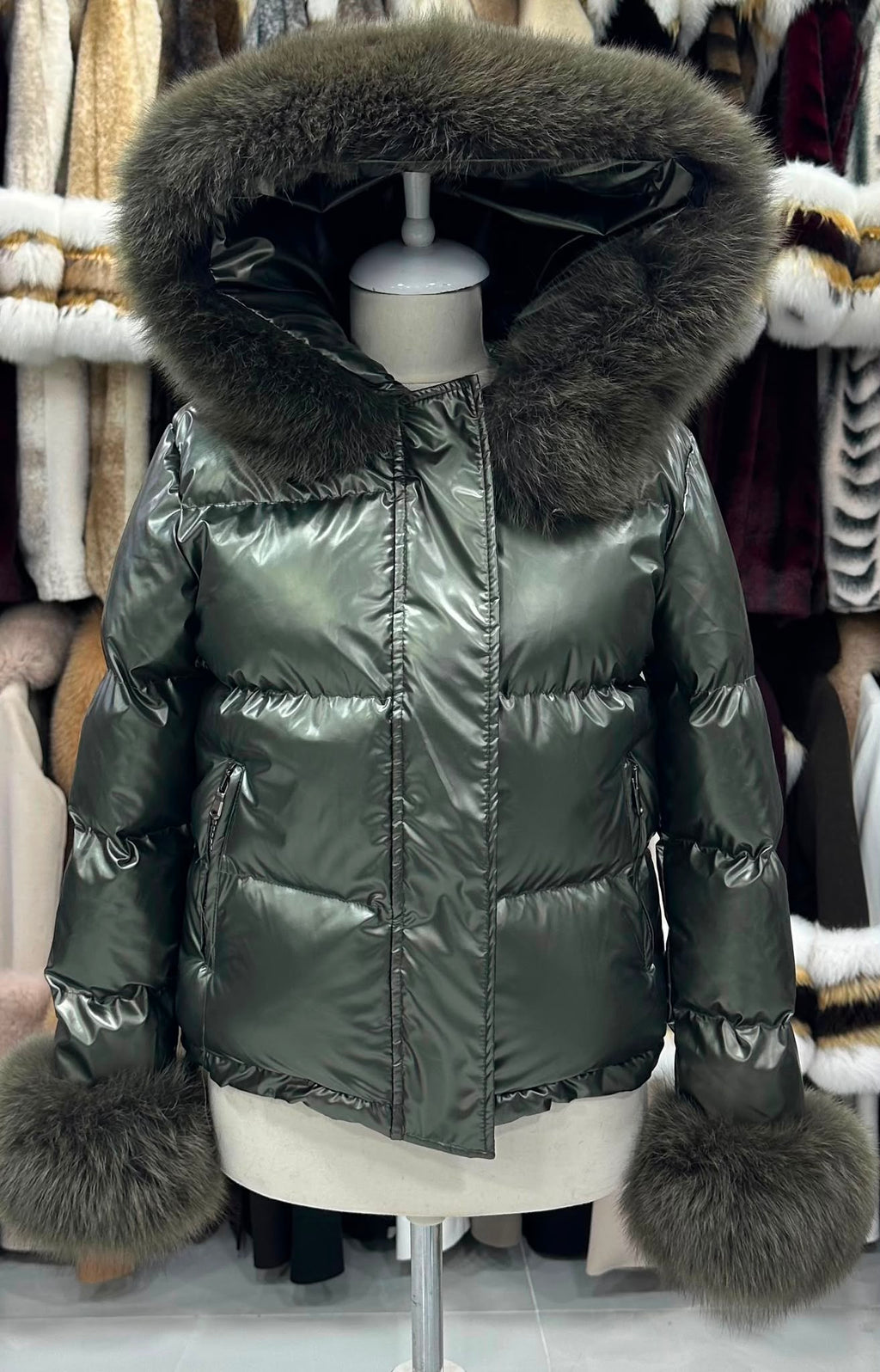 Puffer jakna s krznenom kapuljačom – Maslinasta – original