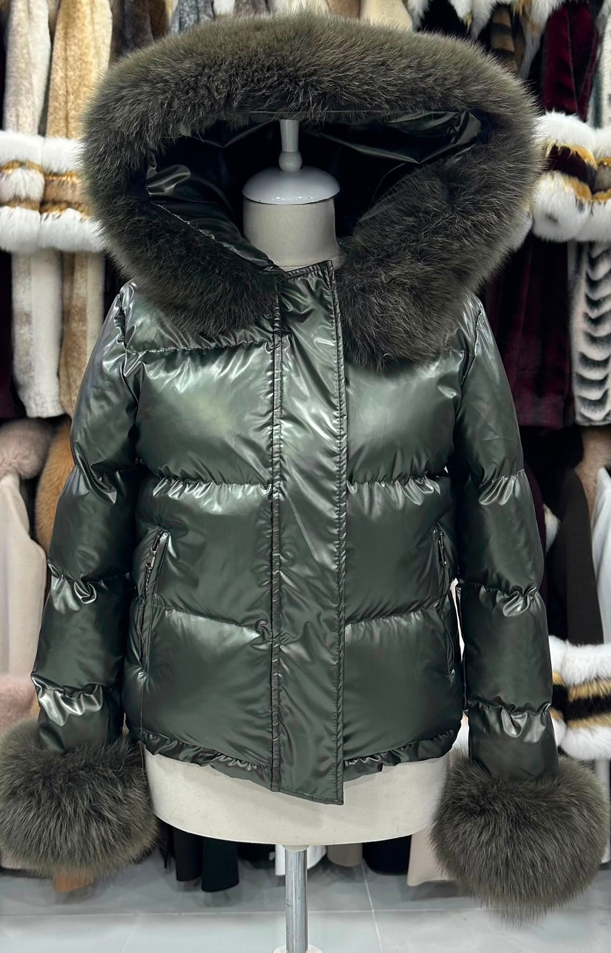 Puffer jakna s krznenom kapuljačom – Maslinasta – original