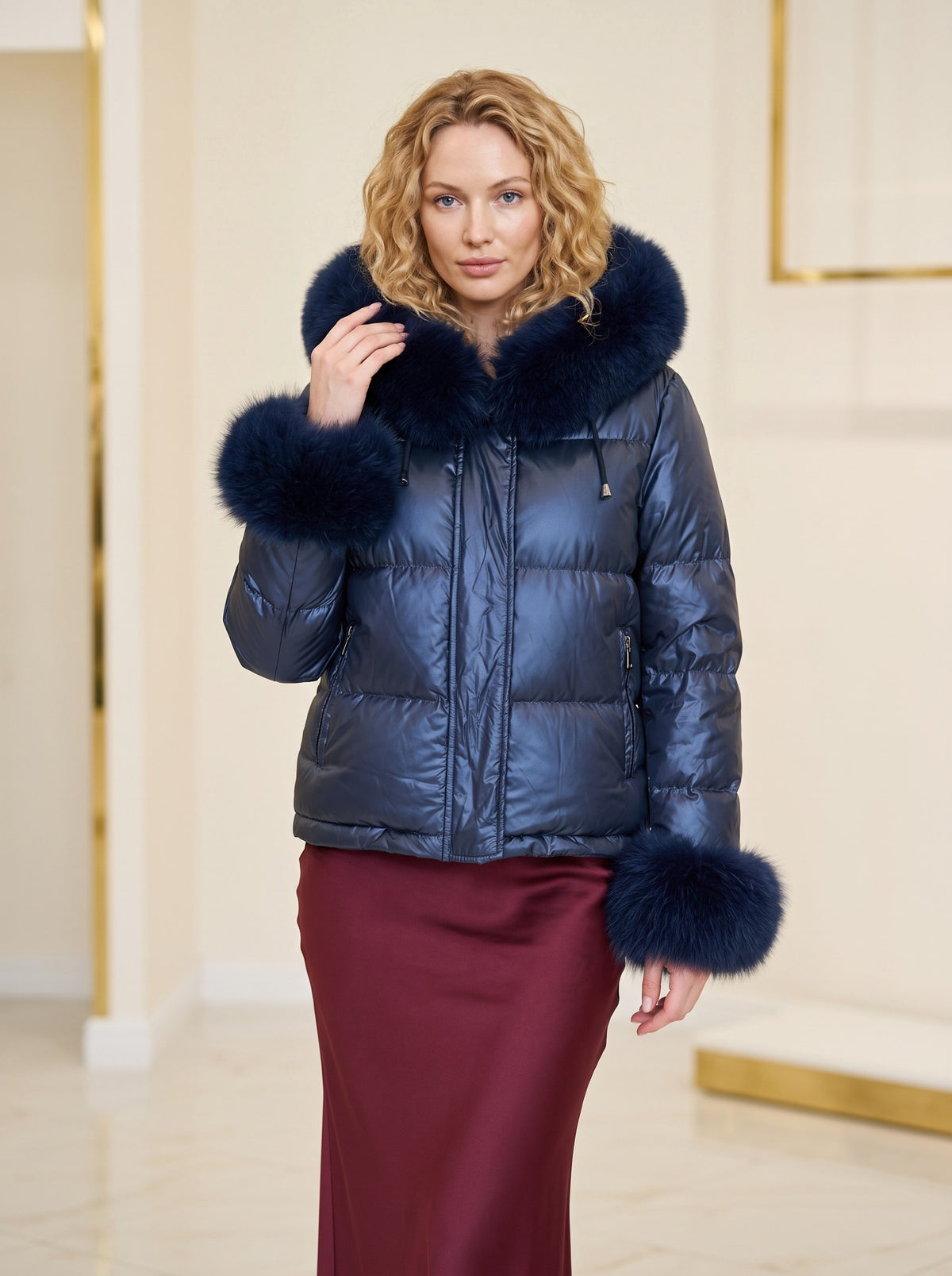 Puffer jakna s krznenom kapuljačom – Teget – detalj