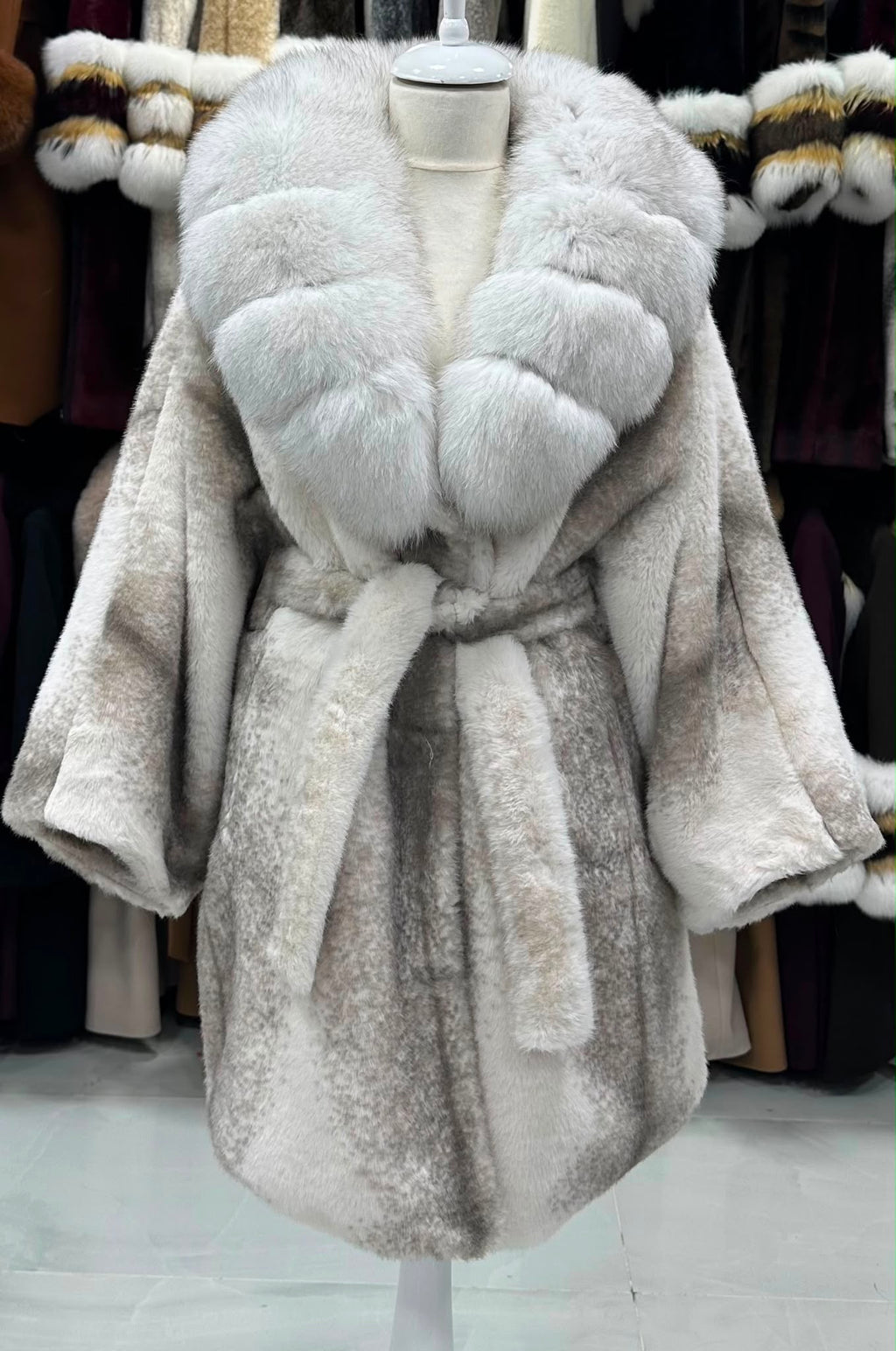 Kimono krzneni kaput s kragnom – Sivo-bijela – original