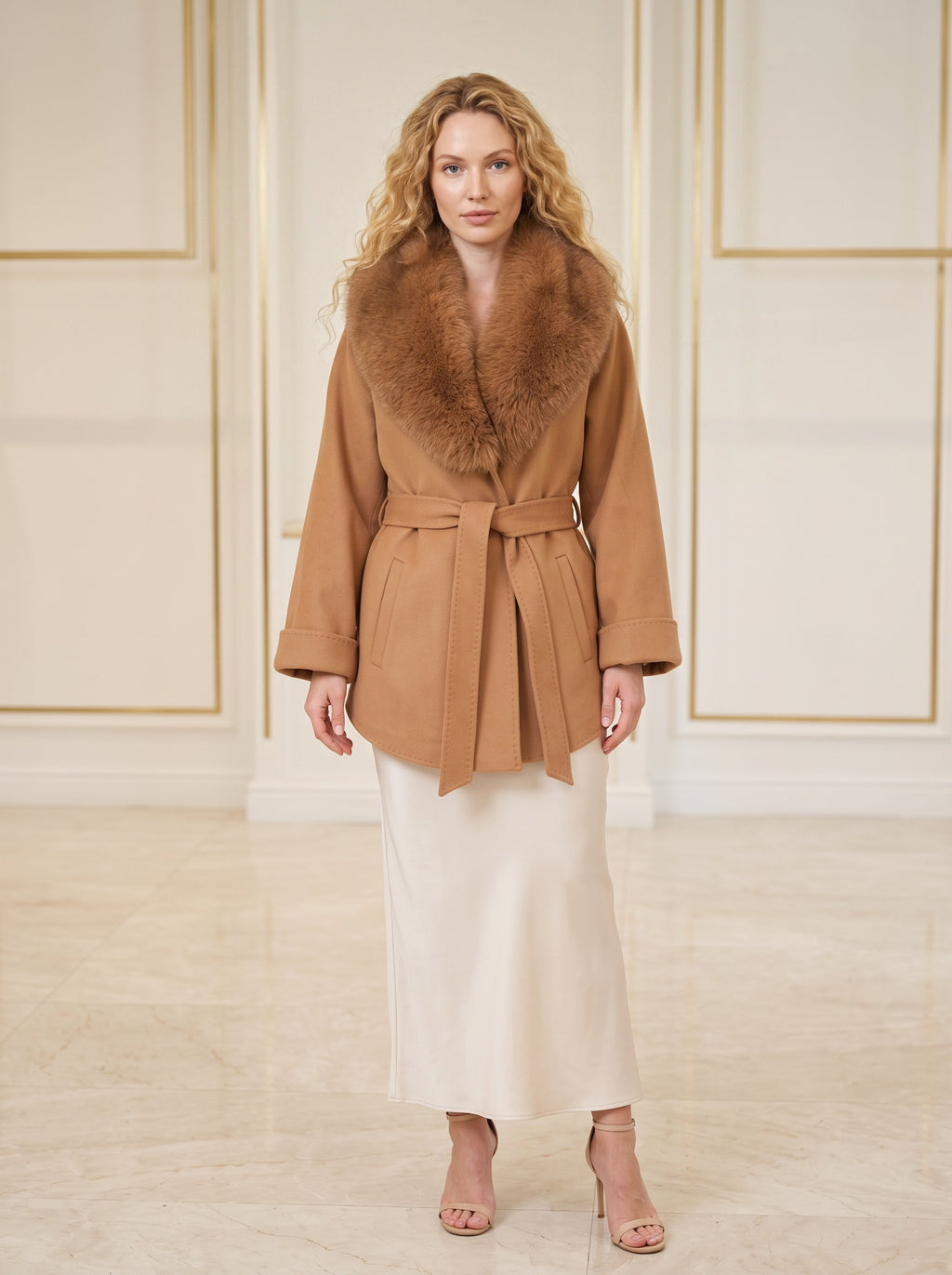 Kratki vuneni kimono kaput – Karamel – sprijeda