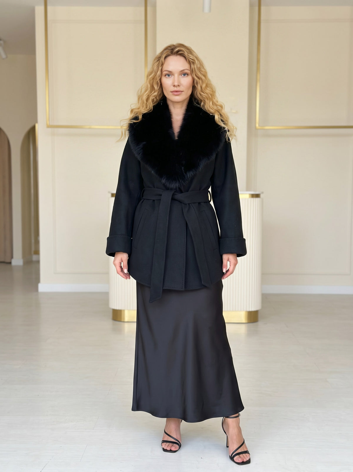Kratki vuneni kimono kaput – Crna – sprijeda