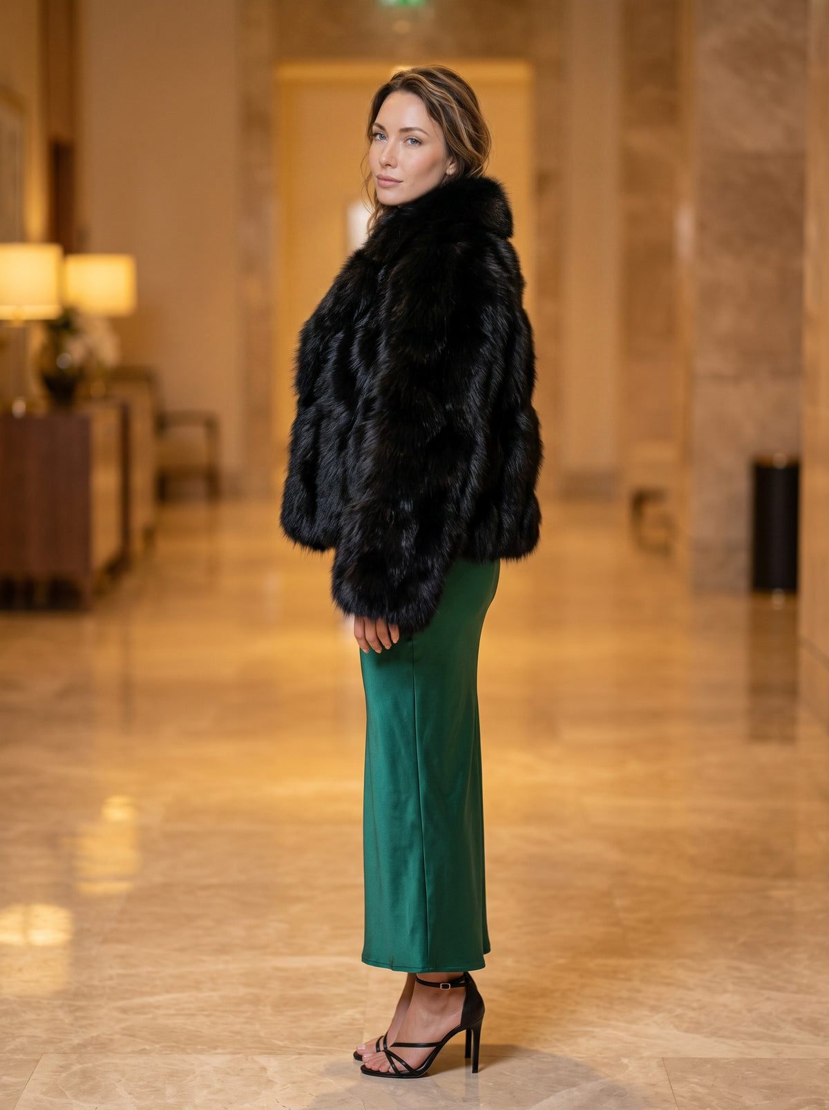 Krznena bomber jakna – Crna – sa strane