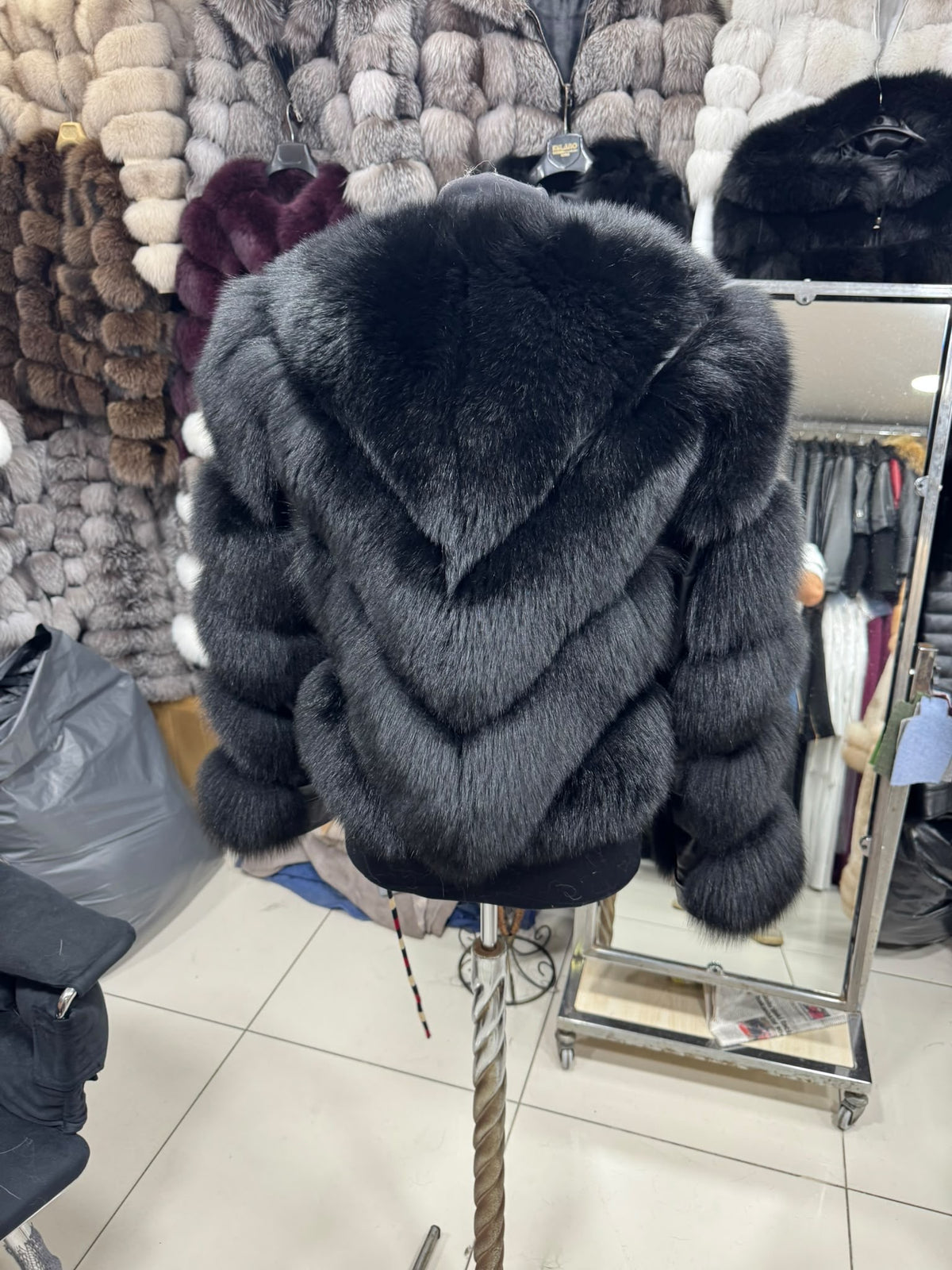 Krznena bomber jakna s V uzorkom – Crna – original