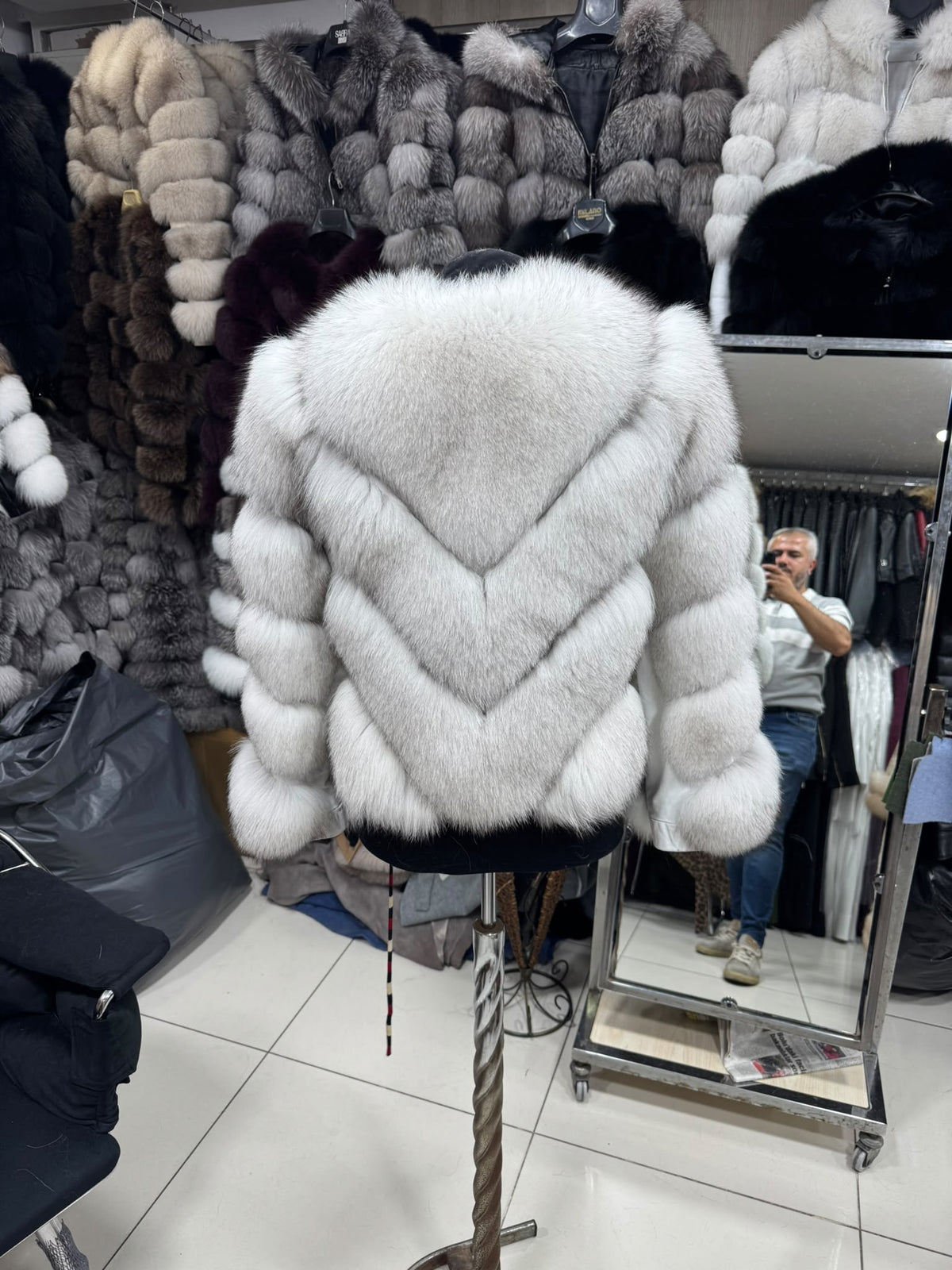 Krznena bomber jakna s V uzorkom – Bijela – original