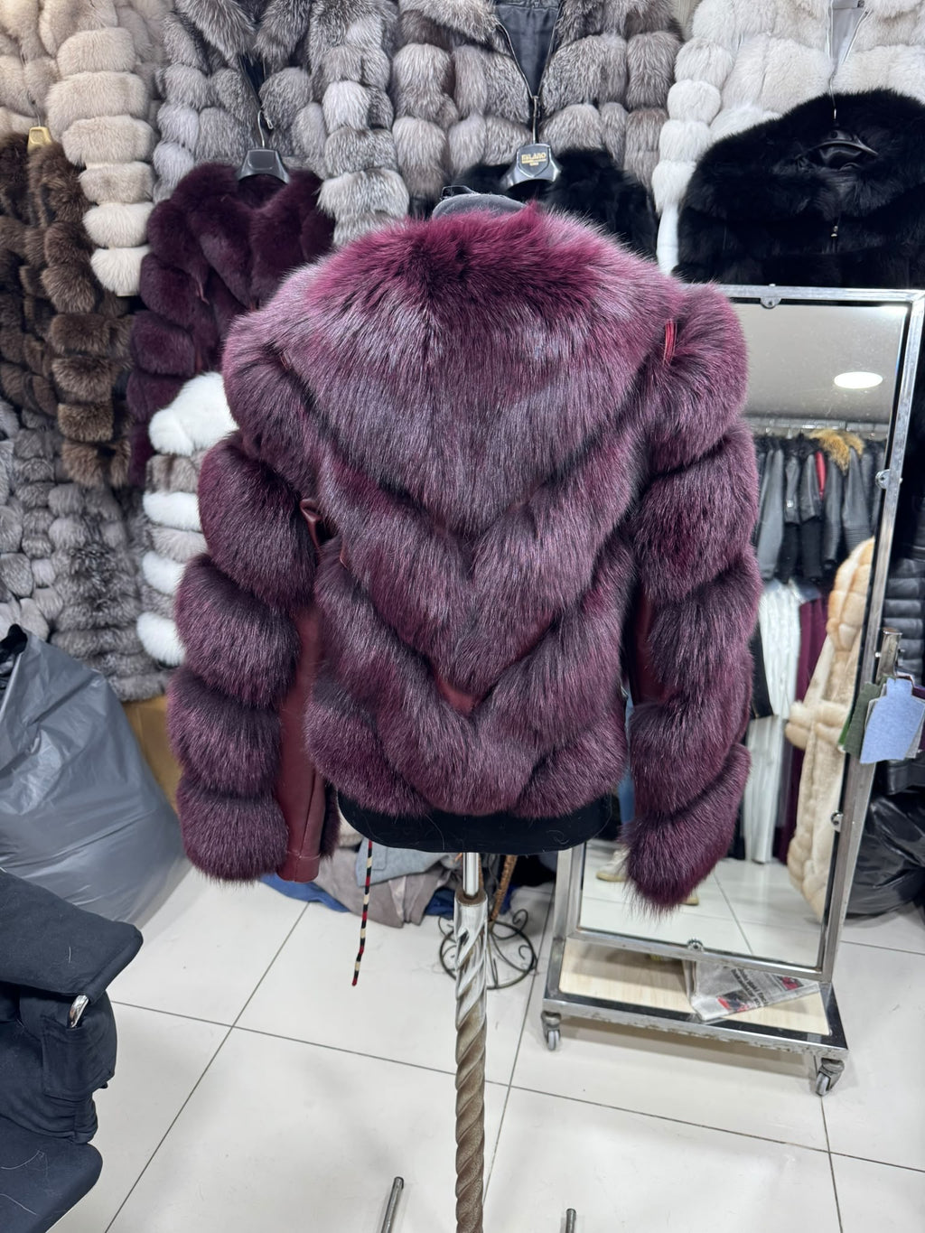 Krznena bomber jakna s V uzorkom – Bordo – original