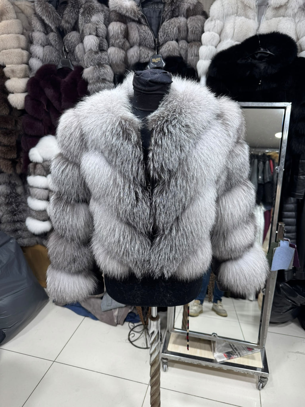 Krznena bomber jakna s V uzorkom – Srebrna lisica – original