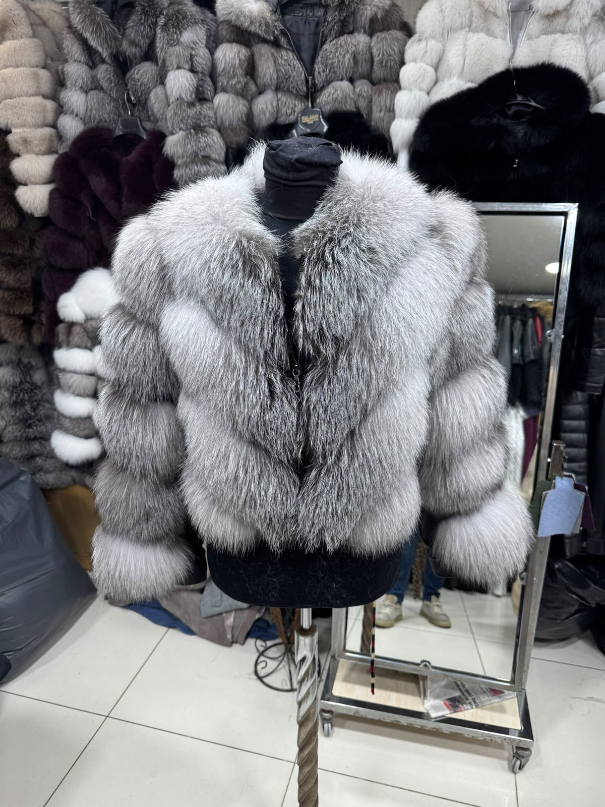 Krznena bomber jakna s V uzorkom – Srebrna lisica – original